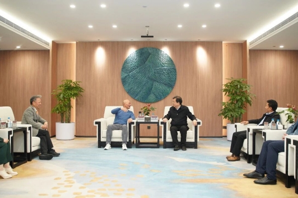 湖南省政協(xié)副主席、省工商聯(lián)主席張健一行走訪(fǎng)慰問(wèn)愛(ài)爾眼科：錨定產(chǎn)業(yè)鏈高地，推動(dòng)湖南高質(zhì)量發(fā)展